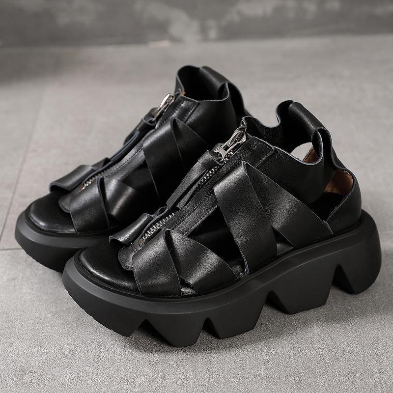 Effortlessly Elegant Sandals with a Timeless Design