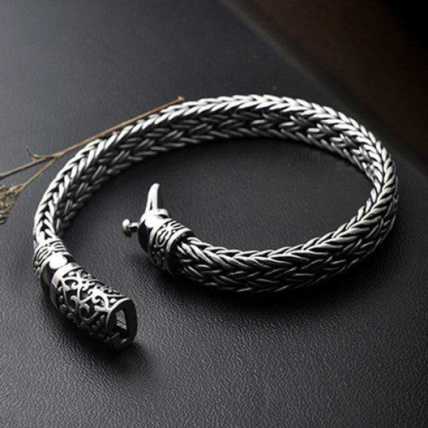 Effortlessly Elegant Garment with a Timeless Design