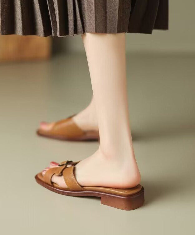 Effortlessly Elegant Sandals with a Timeless Design