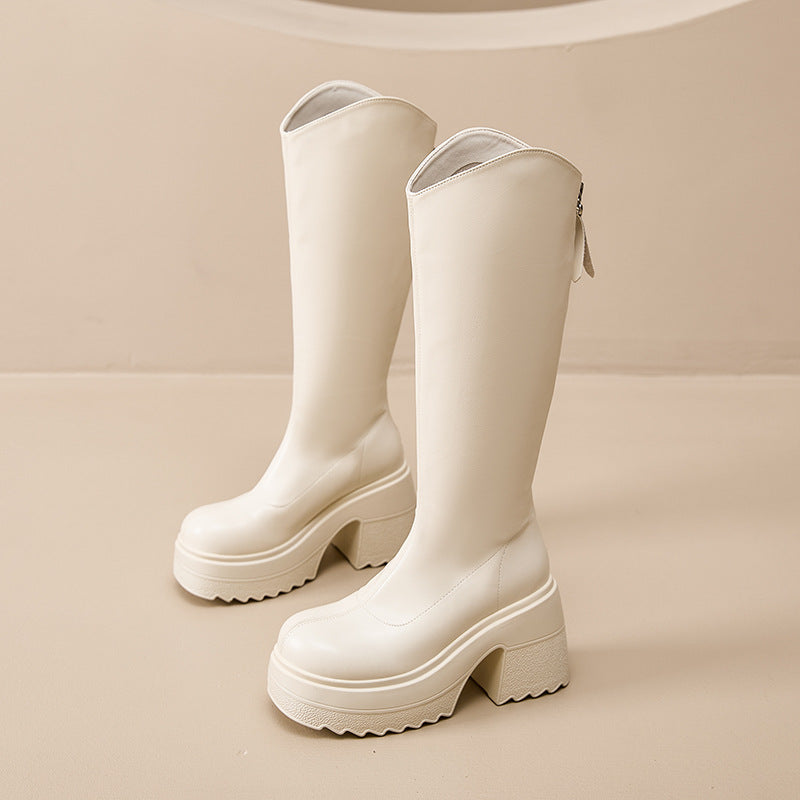 Effortlessly Elegant Boots with a Timeless Design