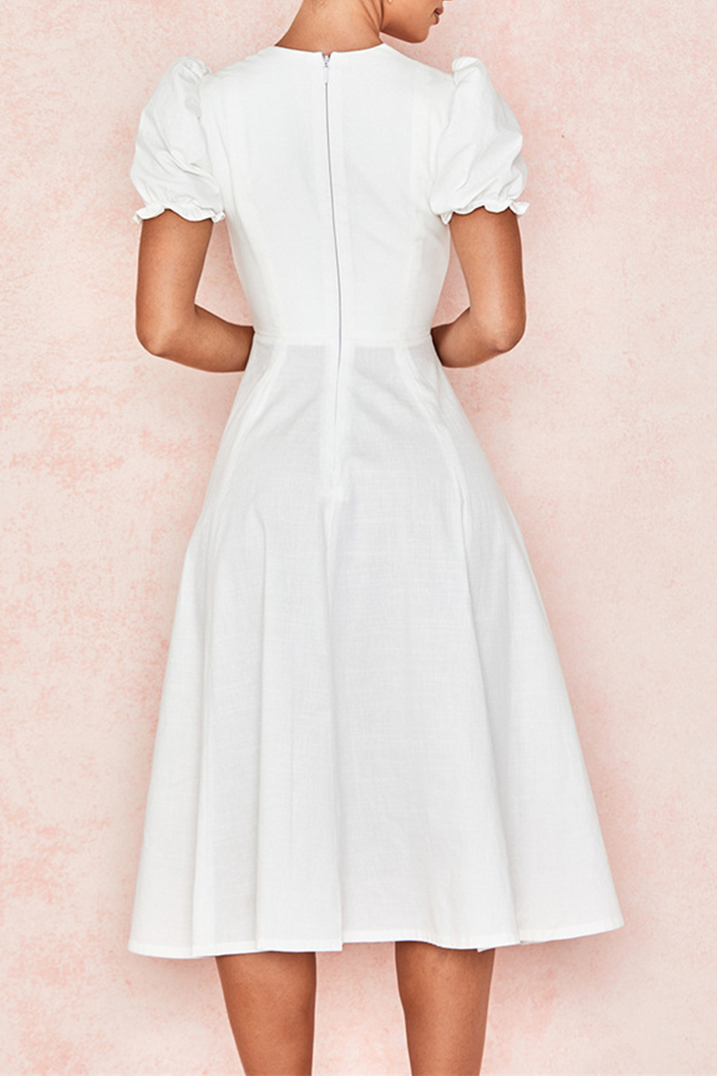 Effortlessly Elegant Dress with a Timeless Design