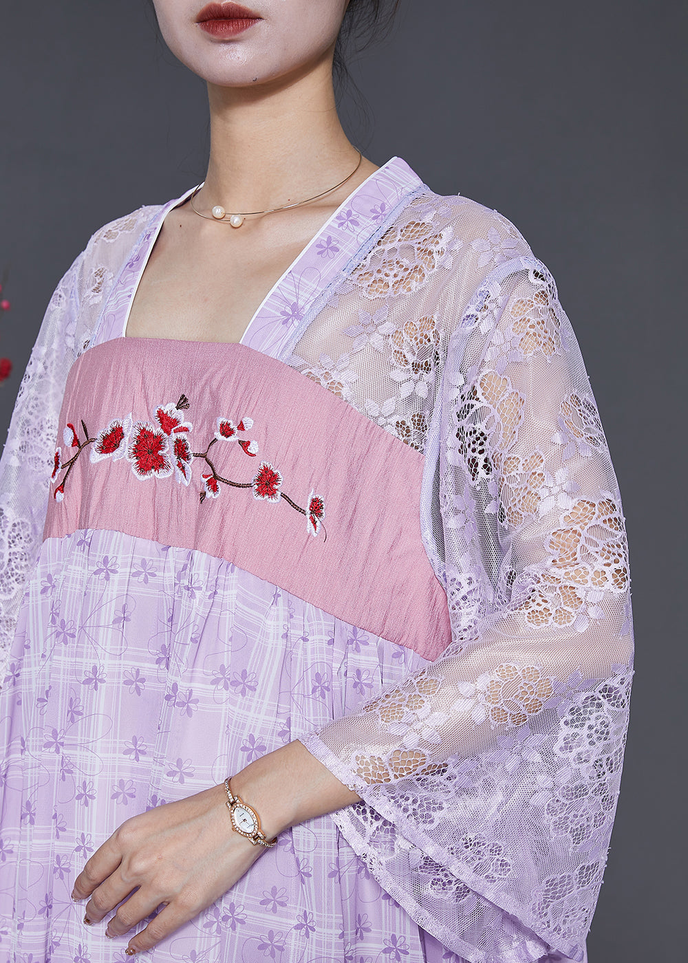 Well Tailored Dress with a Graceful Silhouette