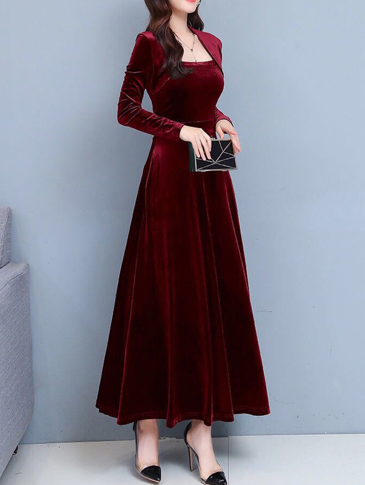 Beautifully Crafted Dress in a Classic Style
