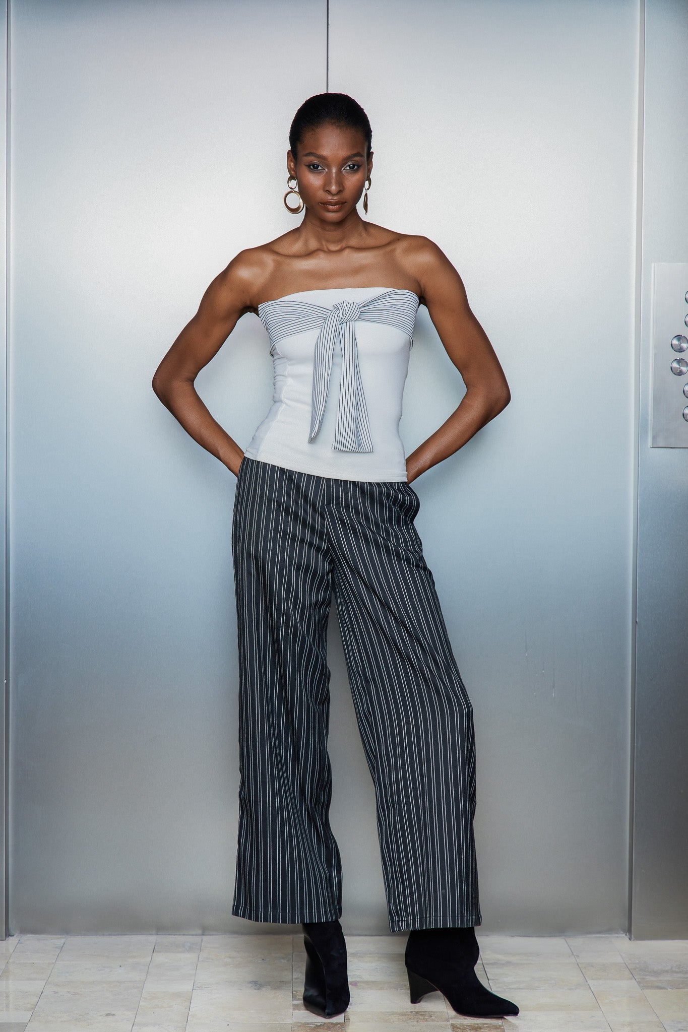 Effortlessly Elegant Pants with a Timeless Design
