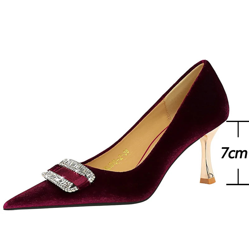 Beautifully Finished Heels in a Timeless Design