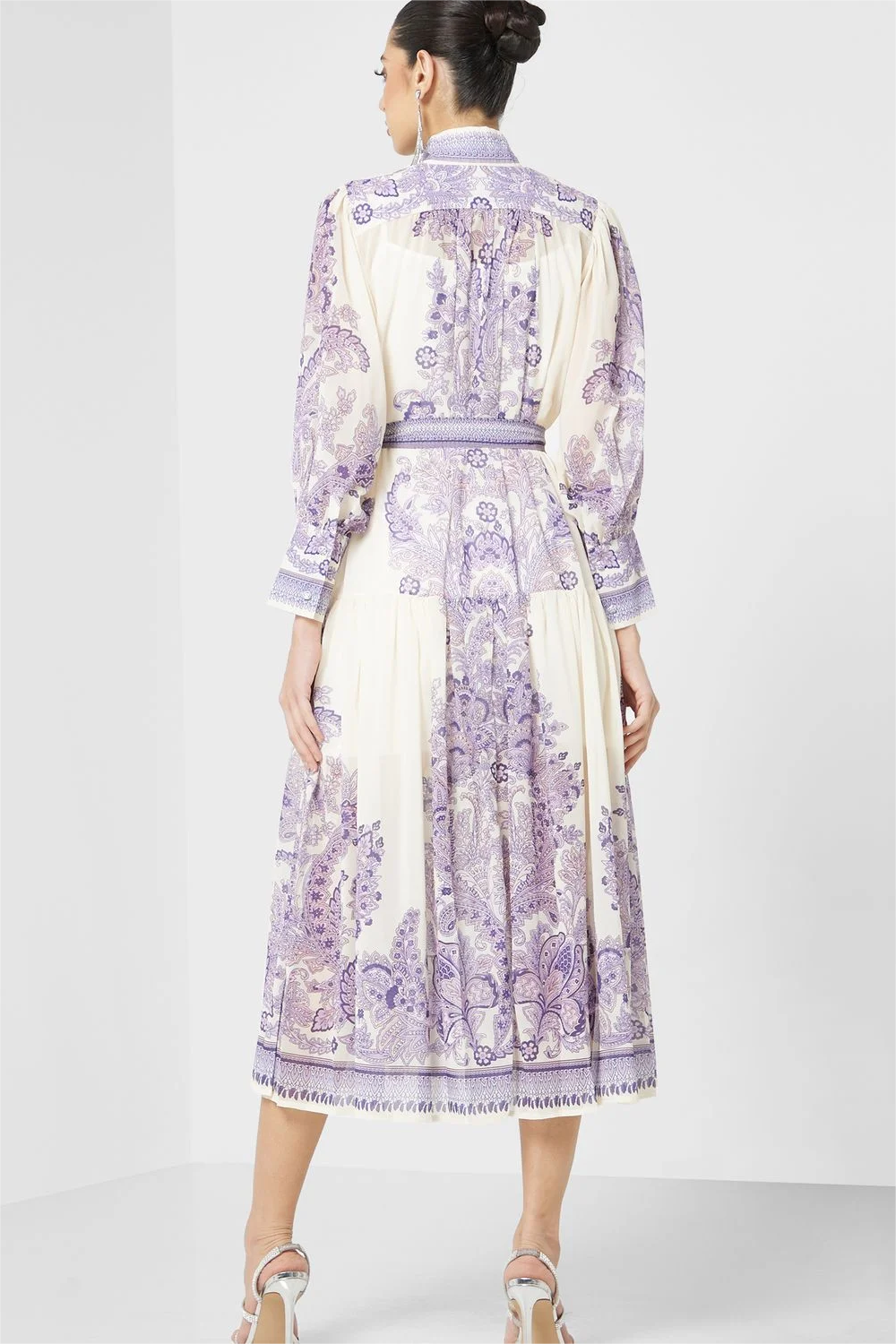 Beautifully Crafted Dress in a Classic Style
