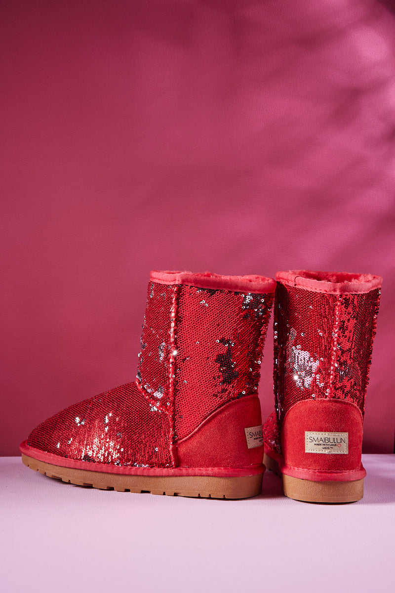Effortlessly Elegant Boots with a Timeless Design