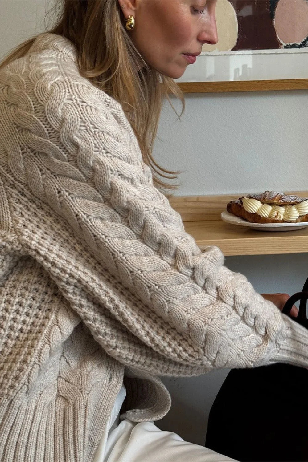 Elegantly Styled Cardigan for Everyday Wear