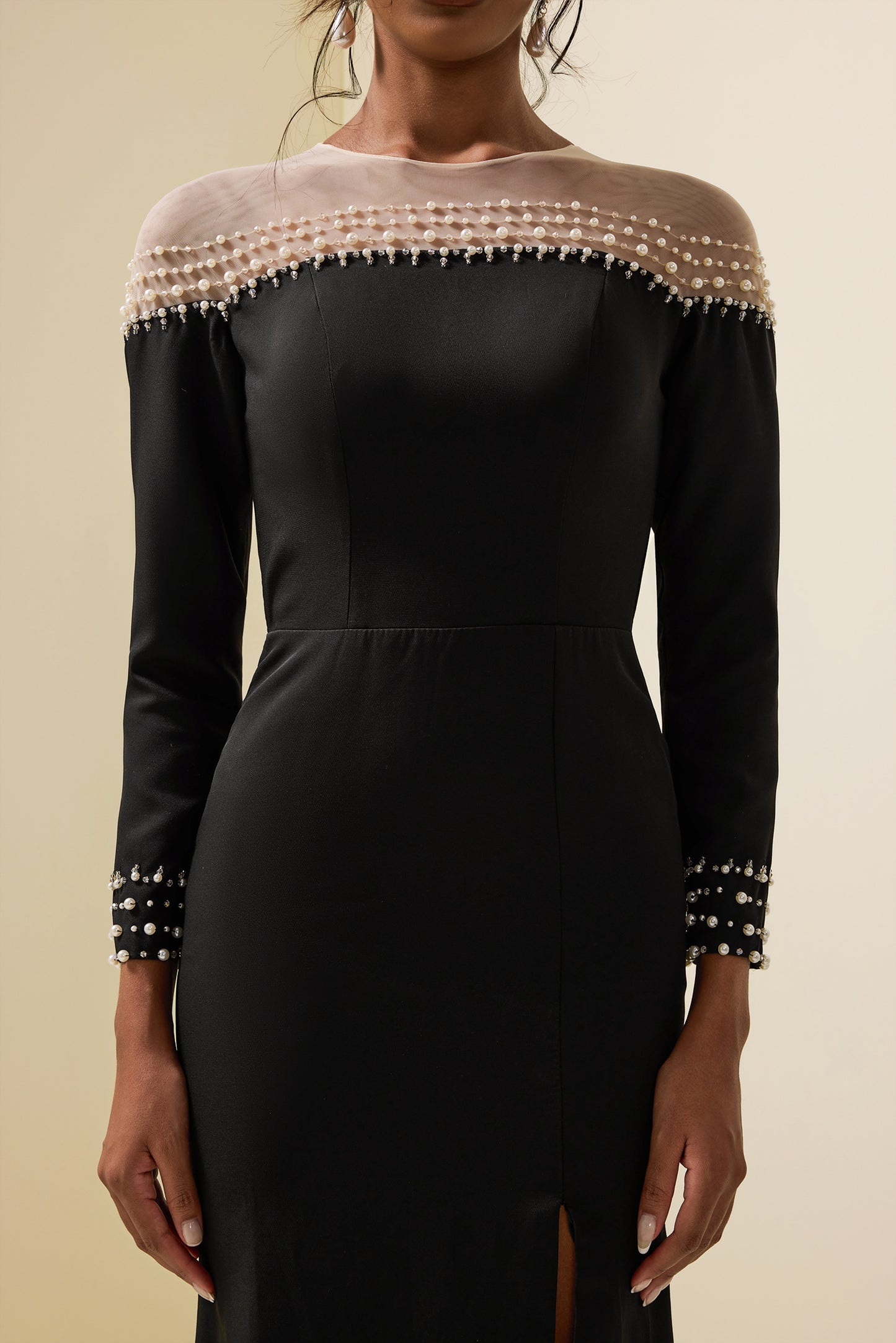 Beautifully Finished Dress in a Timeless Design