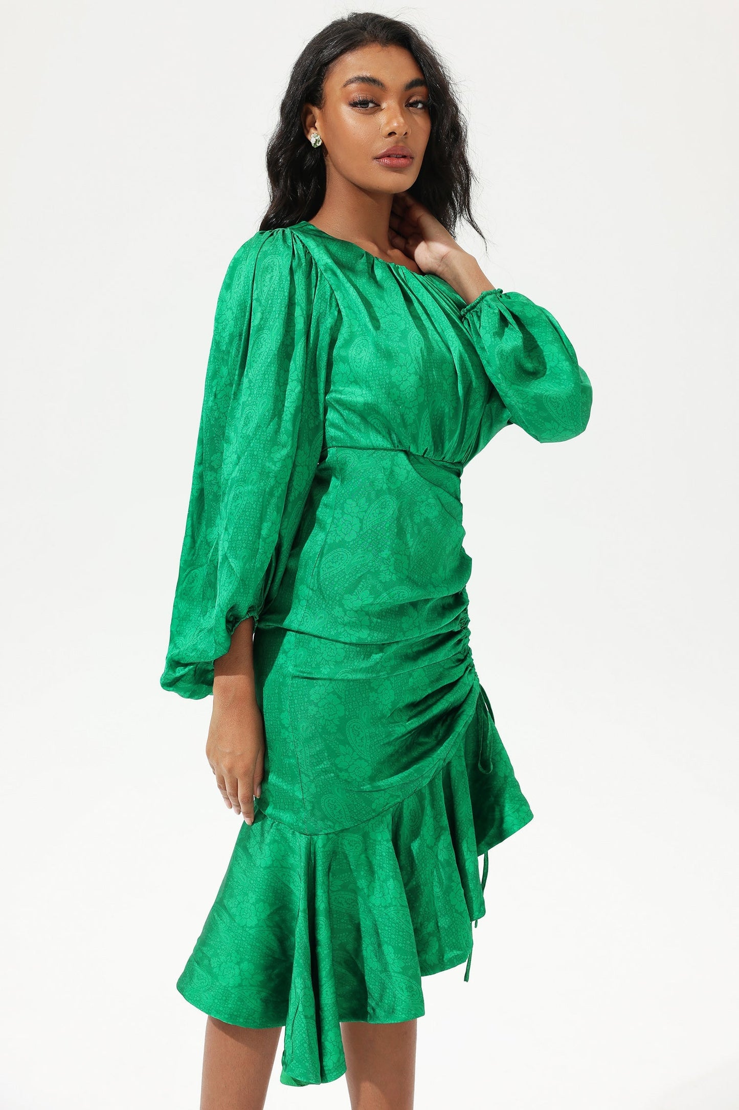 Well Tailored Dress with a Graceful Silhouette