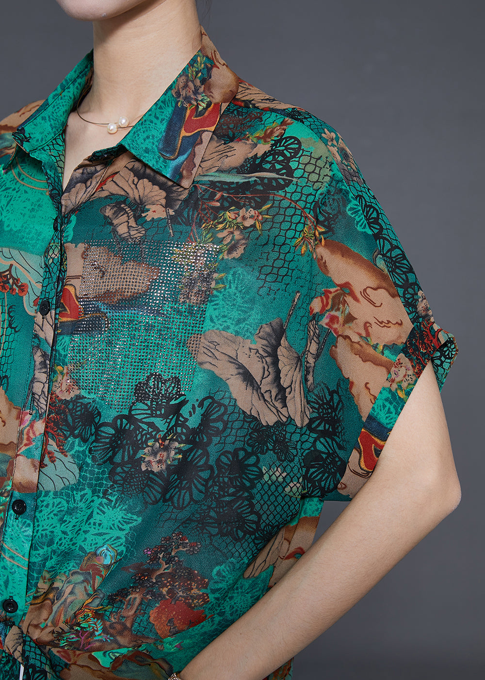 Well Tailored Shirt with a Graceful Silhouette