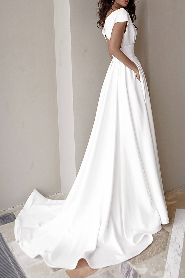 Beautifully Finished Dress in a Timeless Design
