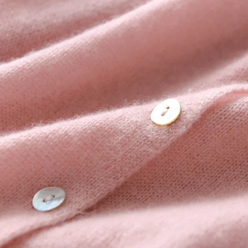 Effortlessly Elegant Sweater with a Timeless Design