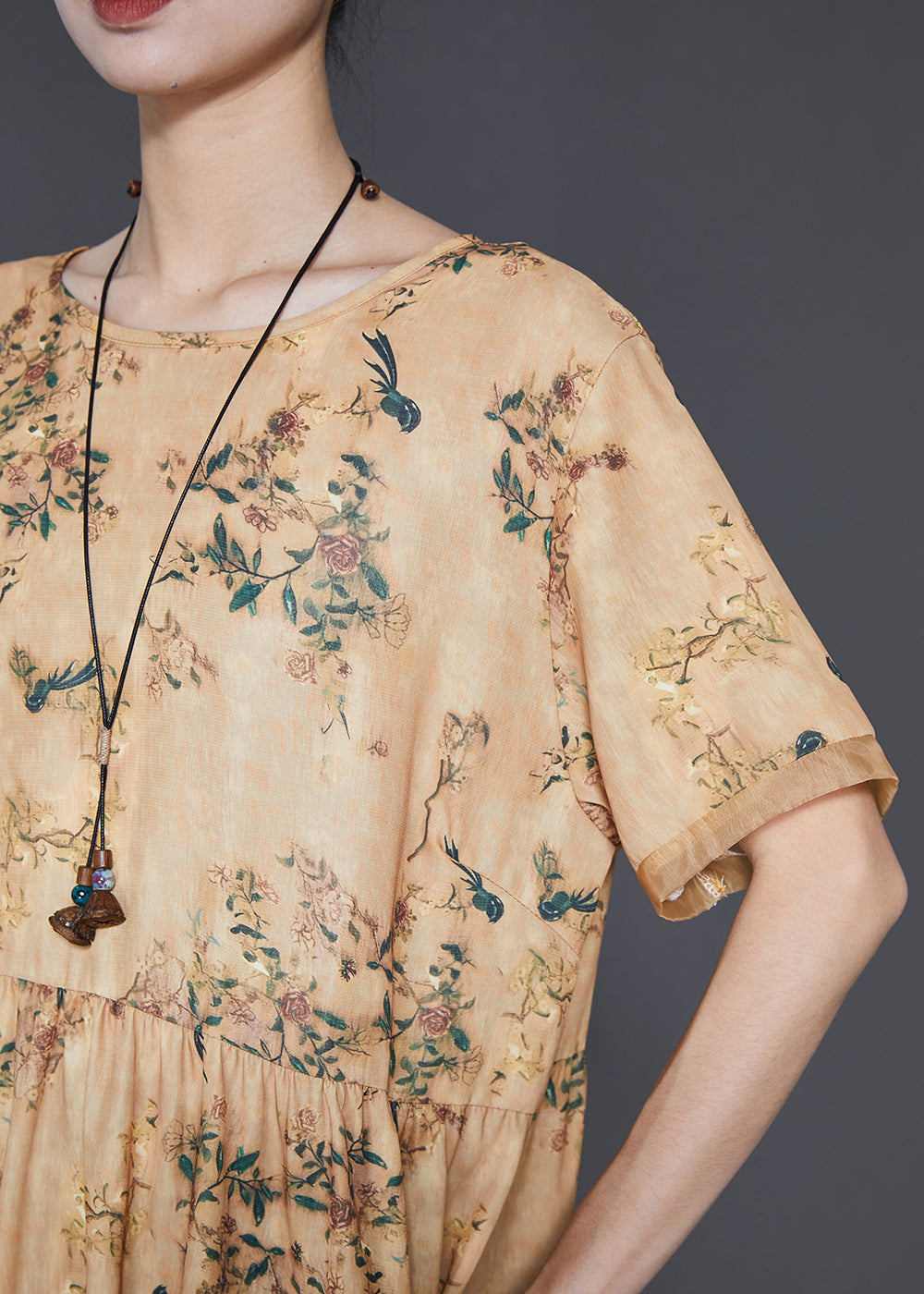 Effortlessly Elegant Dress with a Timeless Design