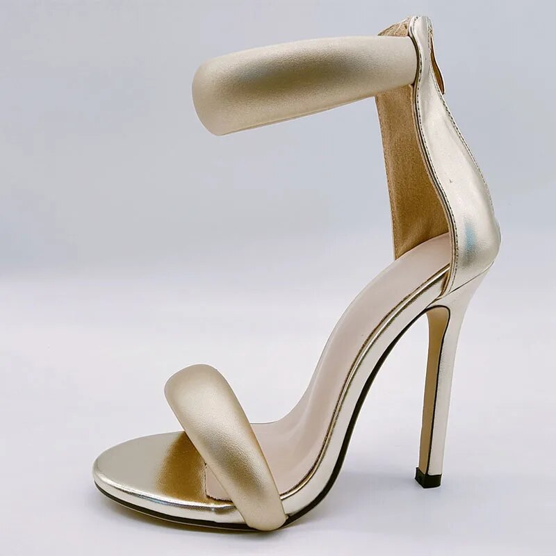 Effortlessly Elegant Heels with a Timeless Design
