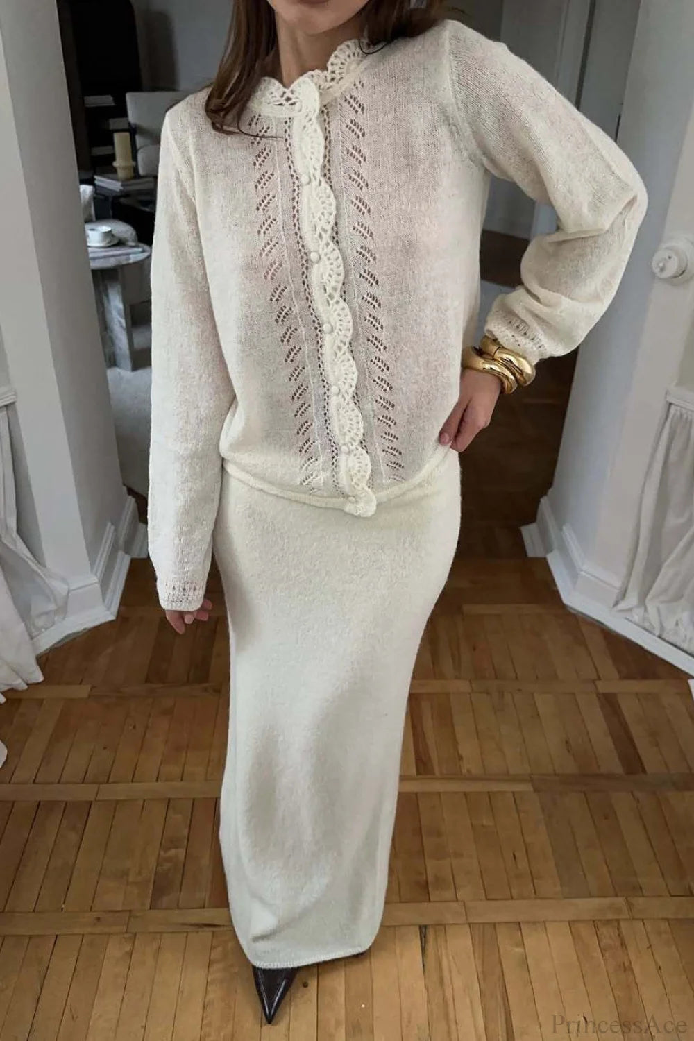 Effortlessly Elegant Cardigan with a Timeless Design