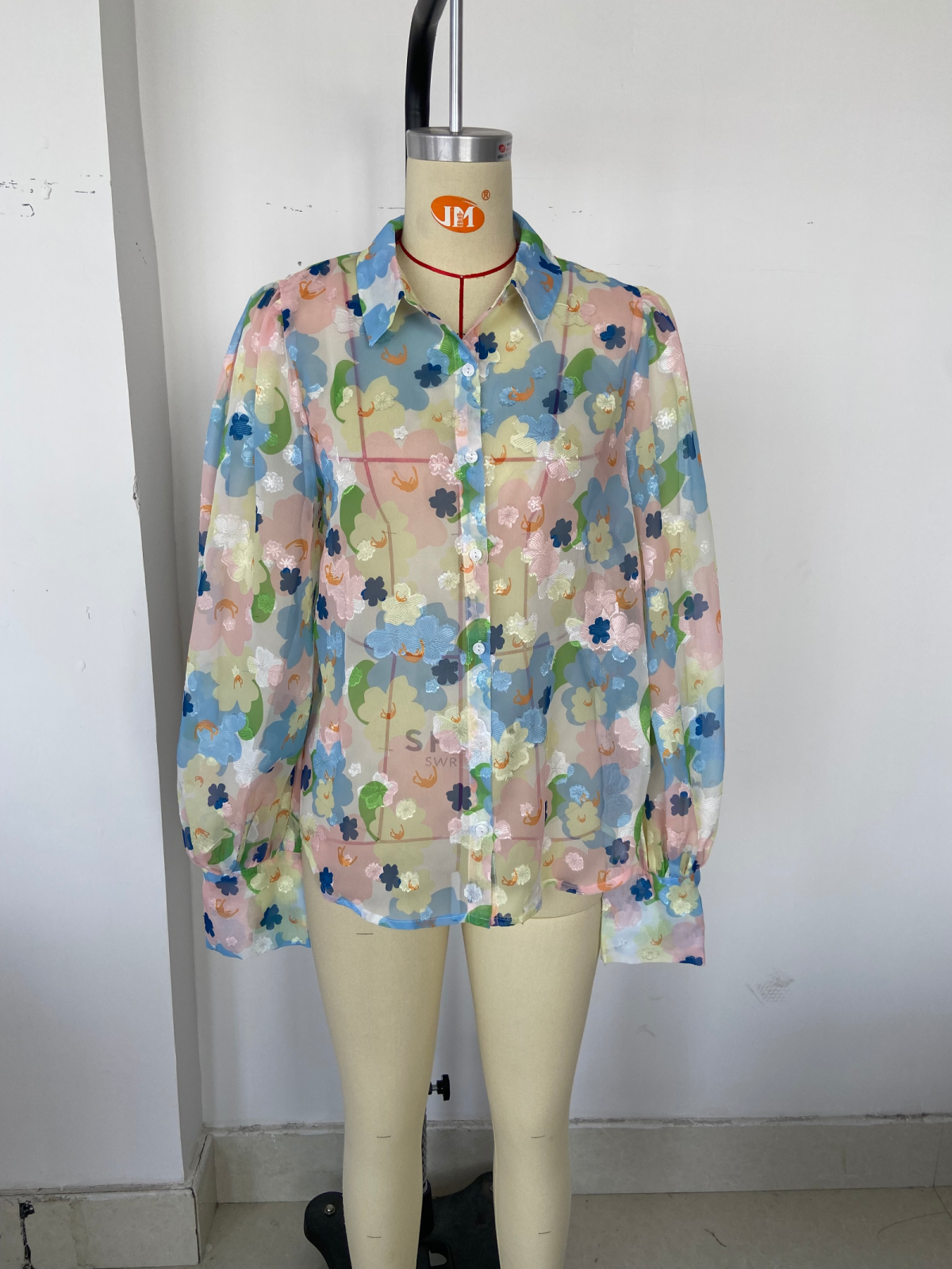 Classic Vintage Shirt with a Flattering Fit
