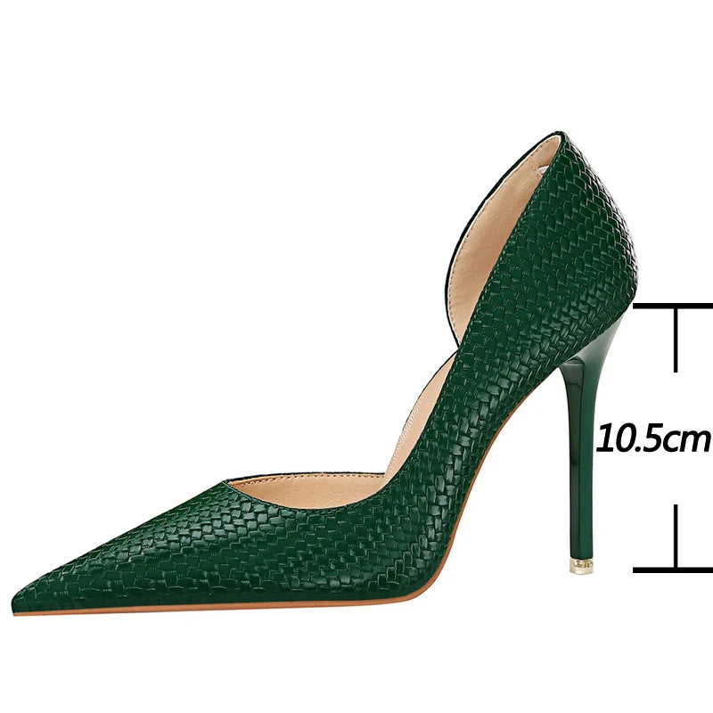 Effortlessly Elegant Heels with a Timeless Design
