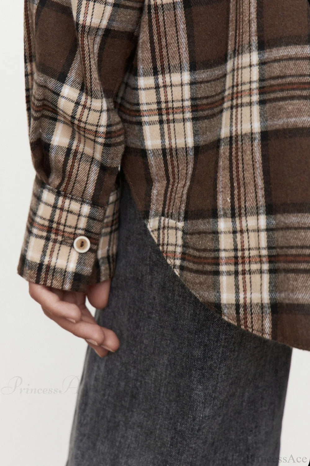 Sophisticated Blouse with a Clean Classic Look