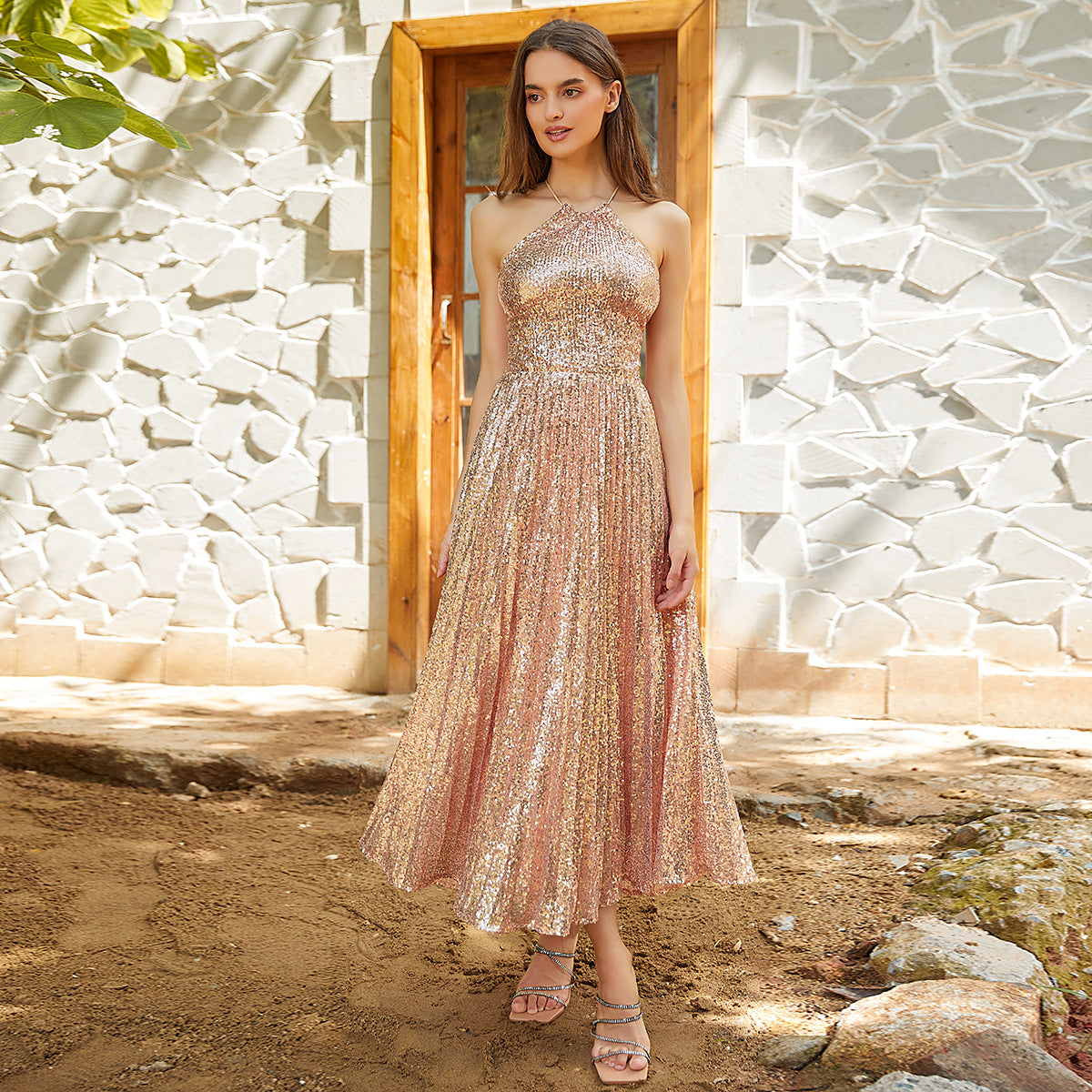 Well Tailored Dress with a Graceful Silhouette