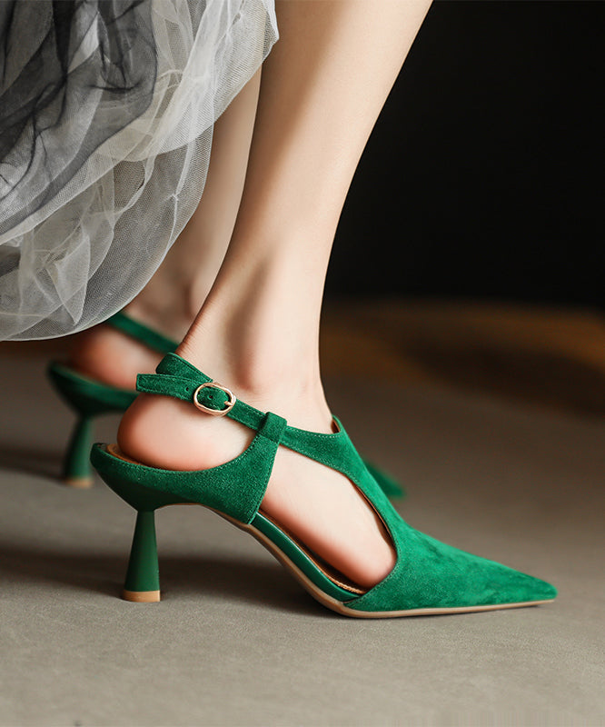 Well Tailored Sandals with a Graceful Silhouette