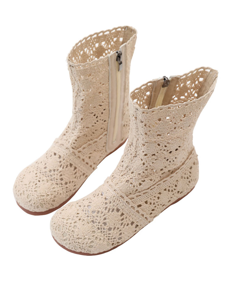 Effortlessly Elegant Boots with a Timeless Design