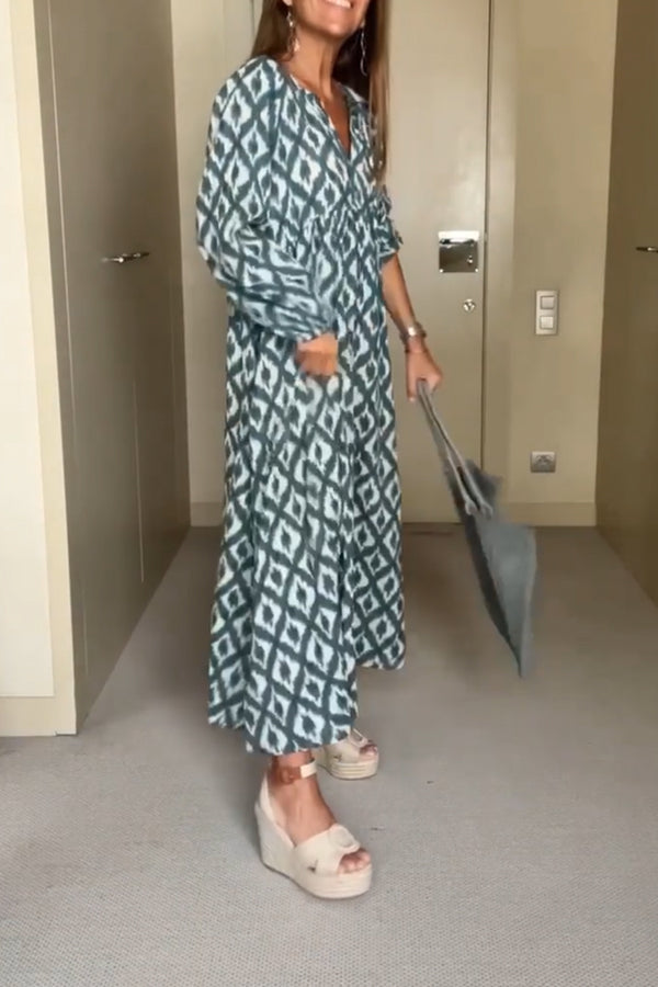 Classic Vintage Dress with a Flattering Fit