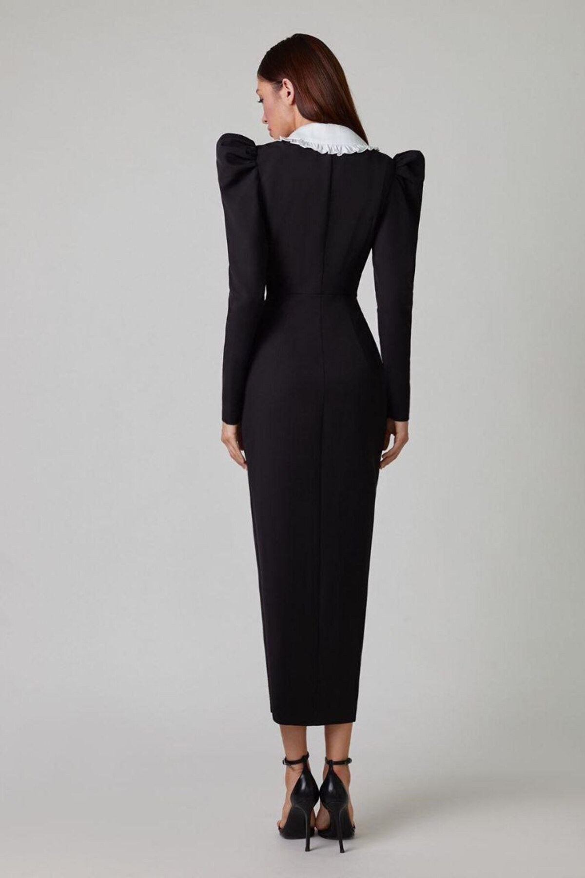 Effortlessly Elegant Dress with a Timeless Design
