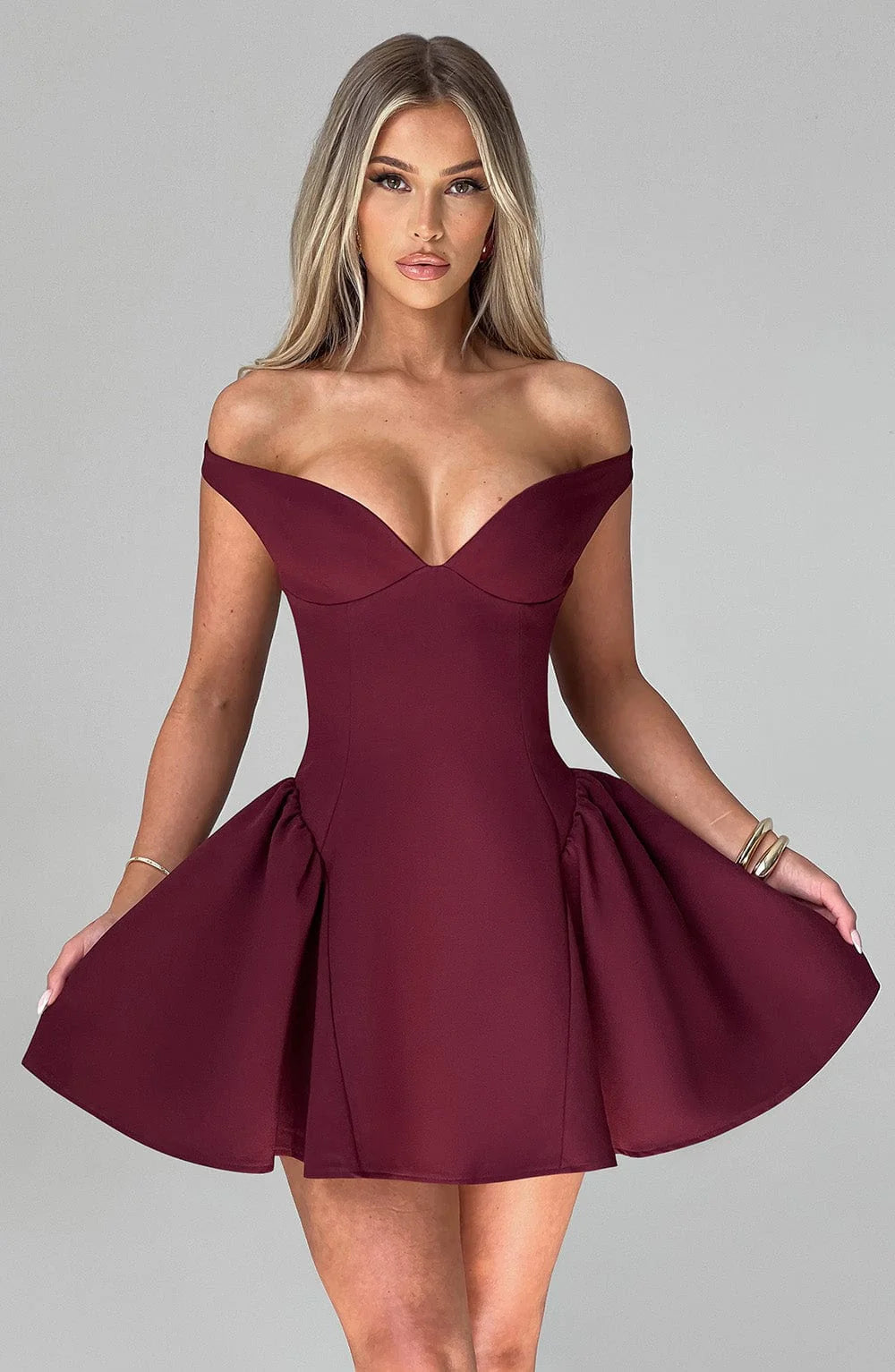 Well Tailored Dress with a Graceful Silhouette