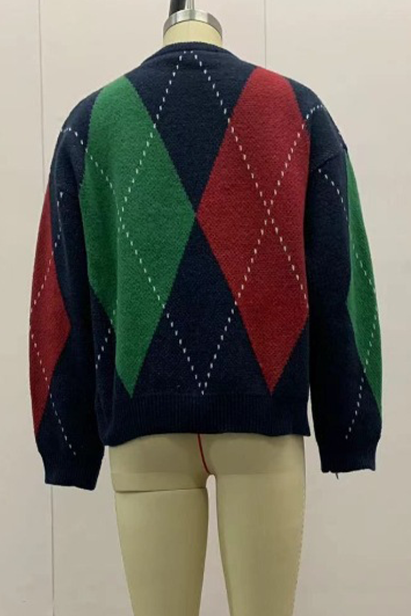 Effortlessly Elegant Sweater with a Timeless Design