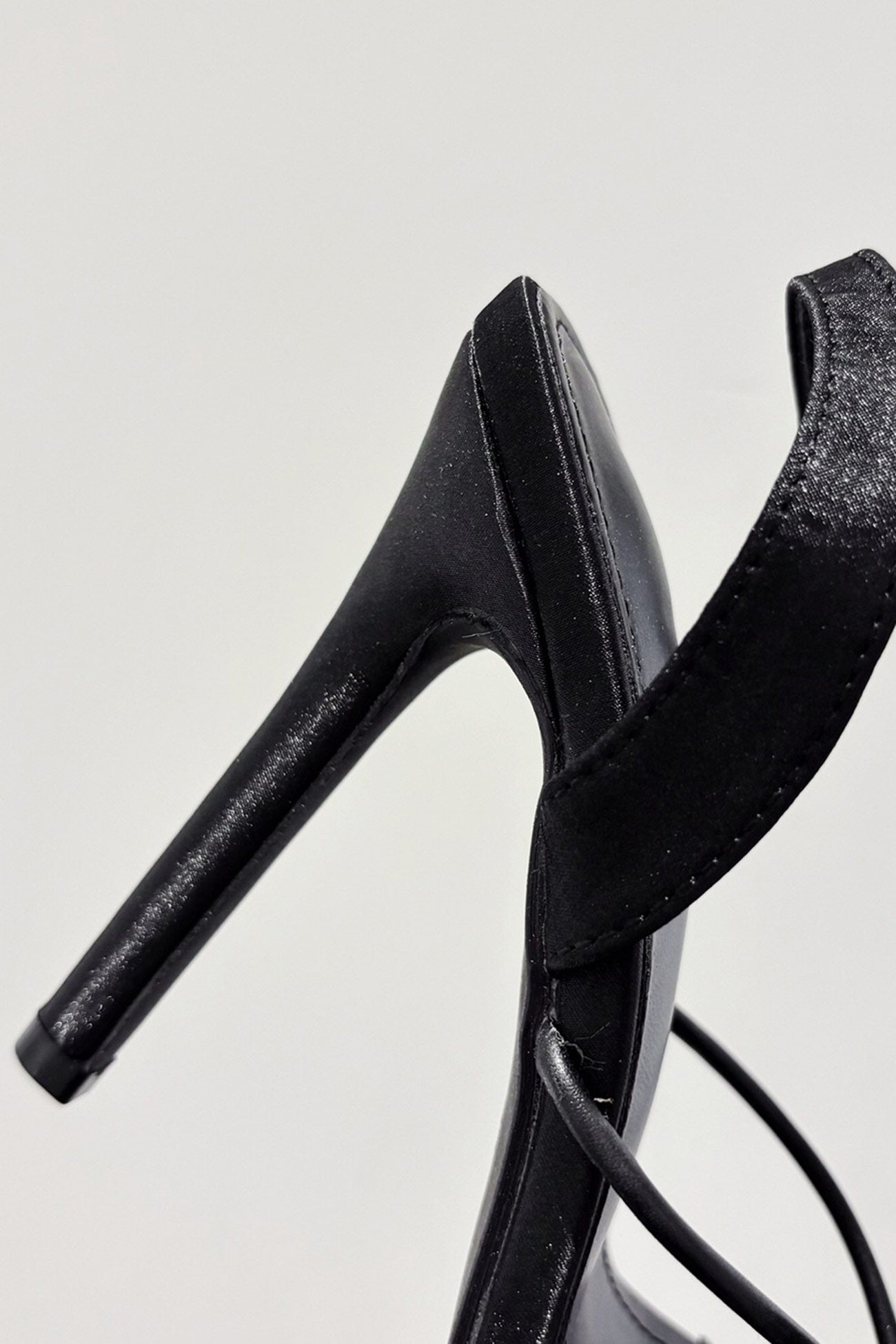 Beautifully Finished Heels in a Timeless Design