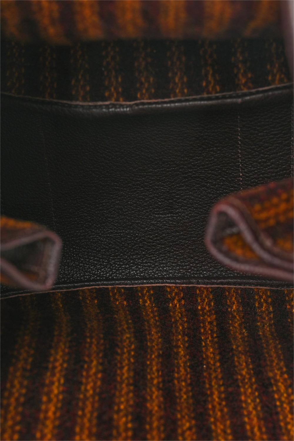 Well Tailored Bag with a Graceful Silhouette