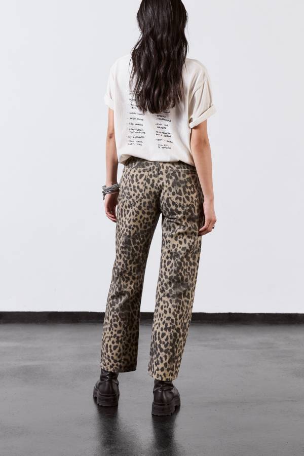Gracefully Styled Garment for Any Occasion