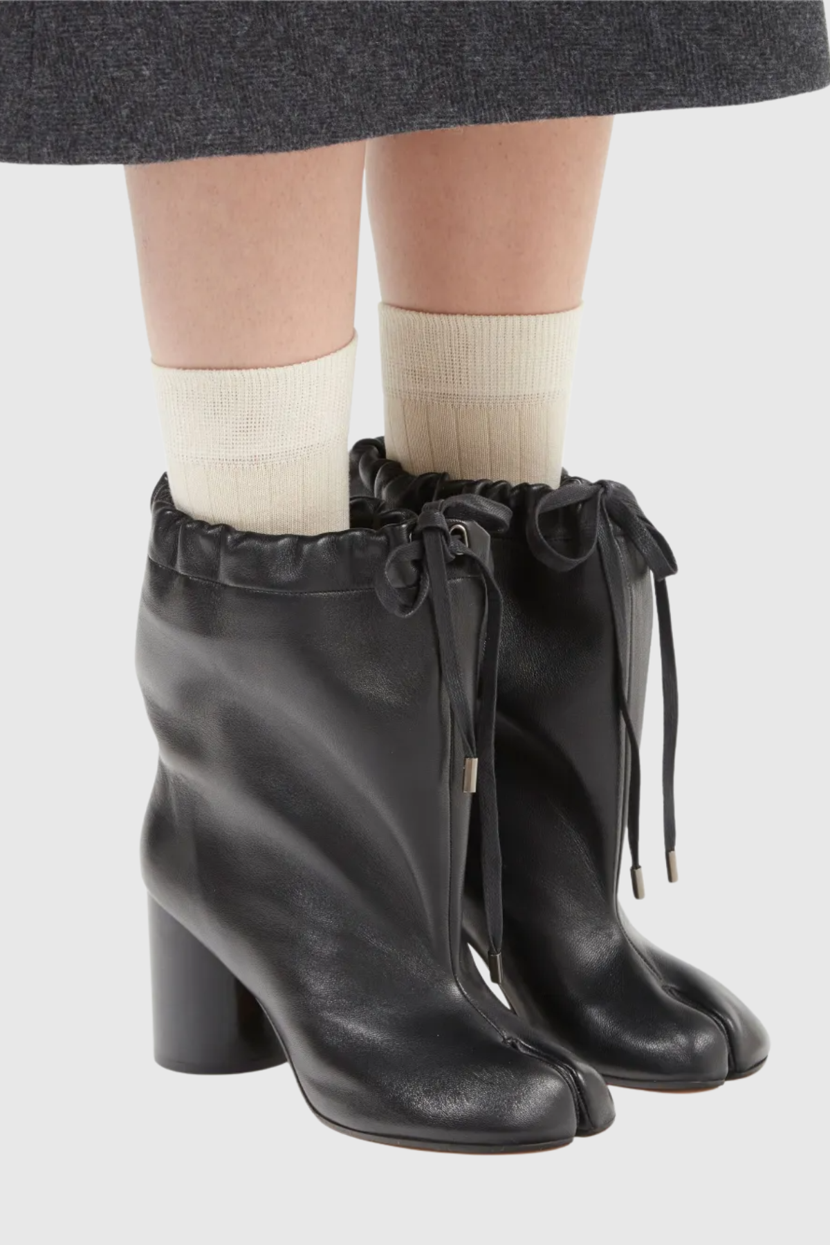 Effortlessly Elegant Boots with a Timeless Design