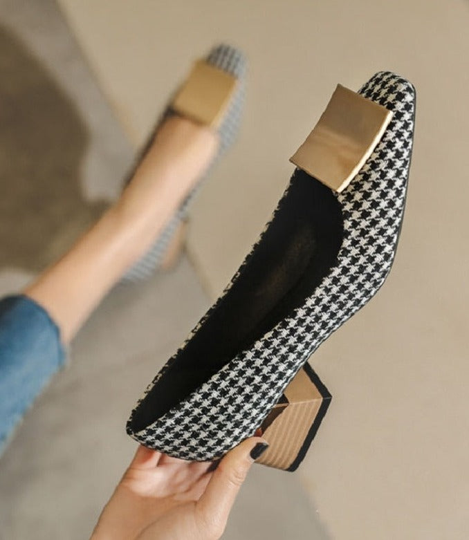 Effortlessly Elegant Shoes with a Timeless Design