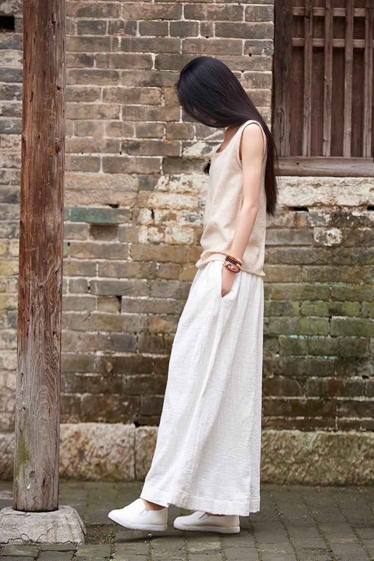 Effortlessly Elegant Pants with a Timeless Design