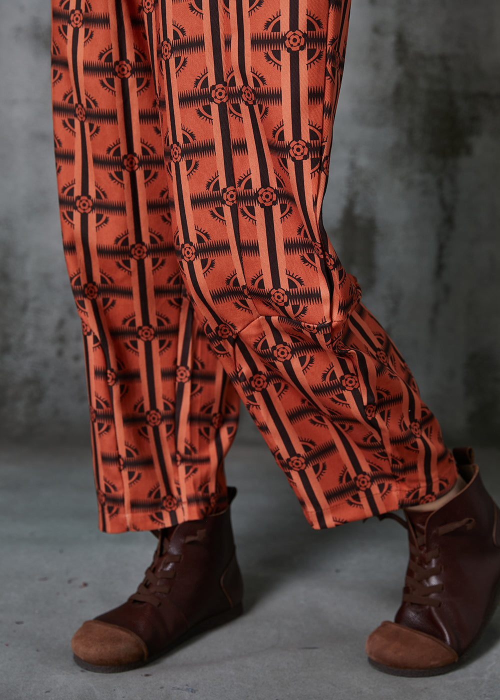Well Tailored Pants with a Graceful Silhouette