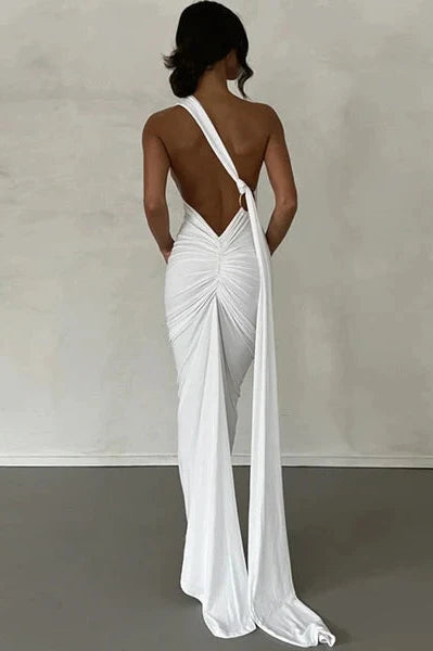 Well Tailored Garment with a Graceful Silhouette