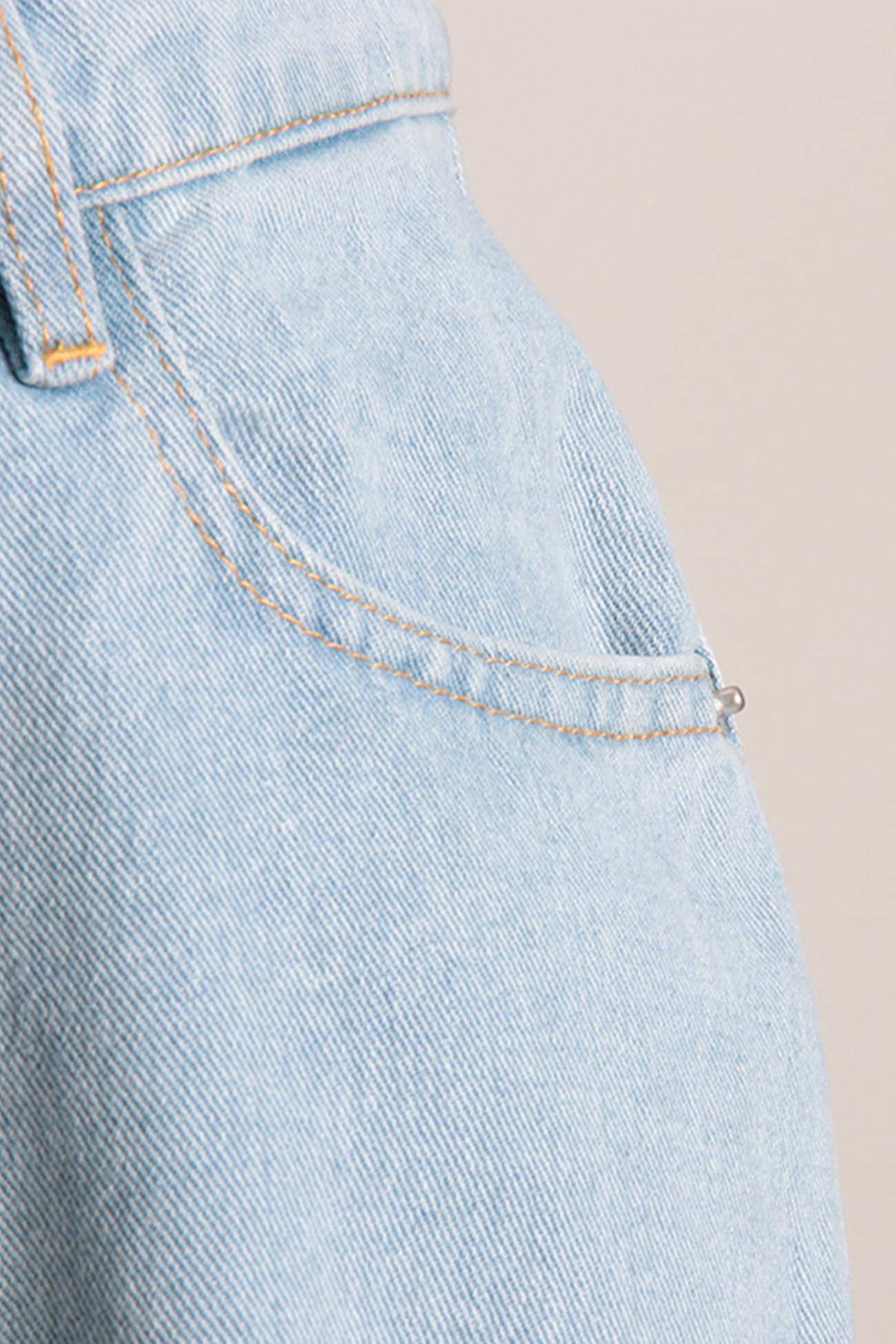 Sophisticated Garment with a Clean Classic Look