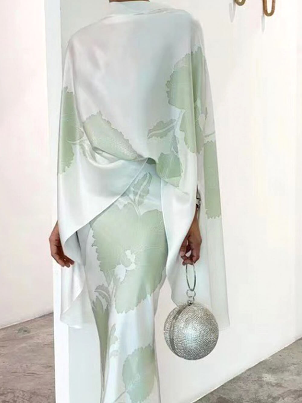 Well Tailored Garment with a Graceful Silhouette