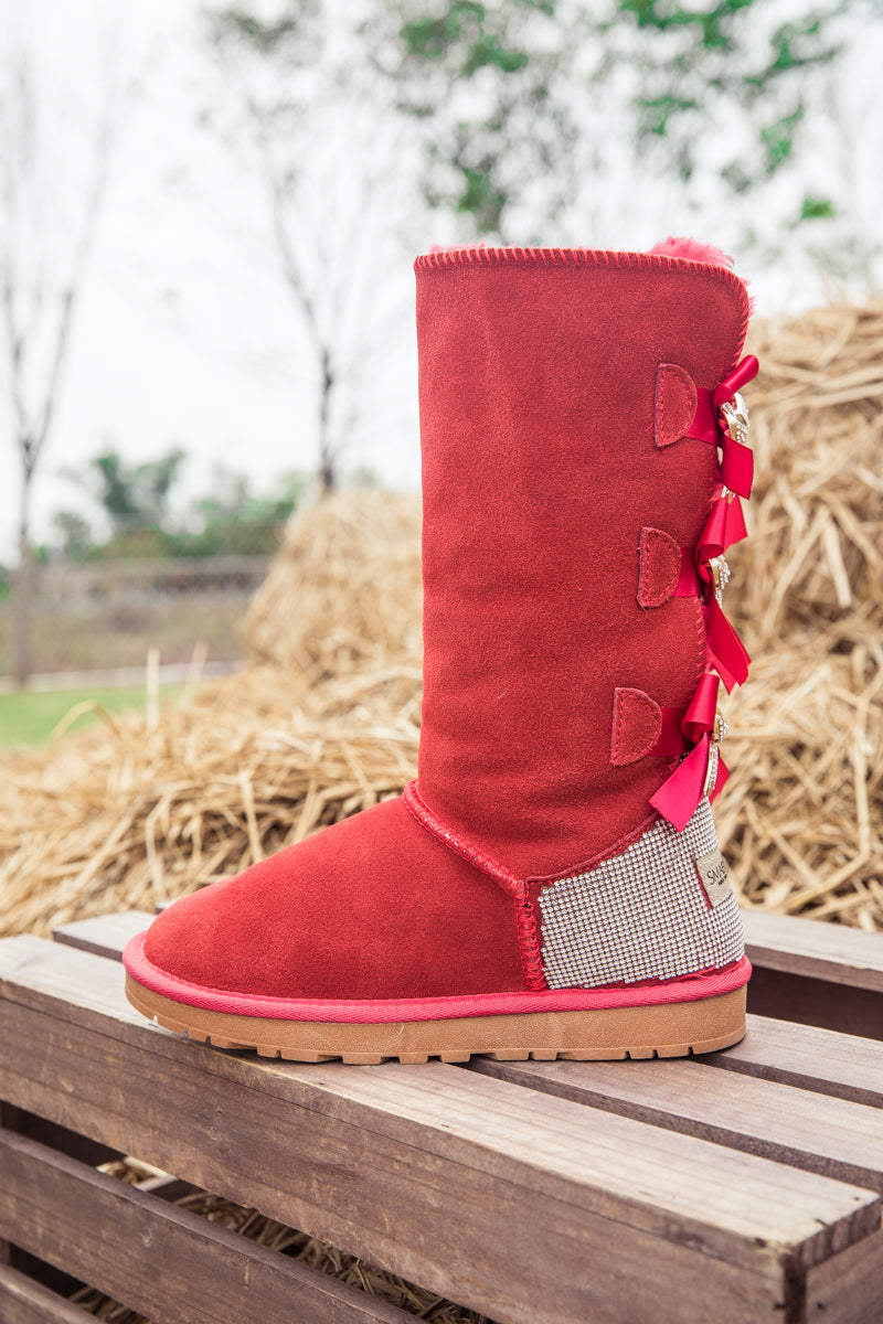 Well Tailored Boots with a Graceful Silhouette