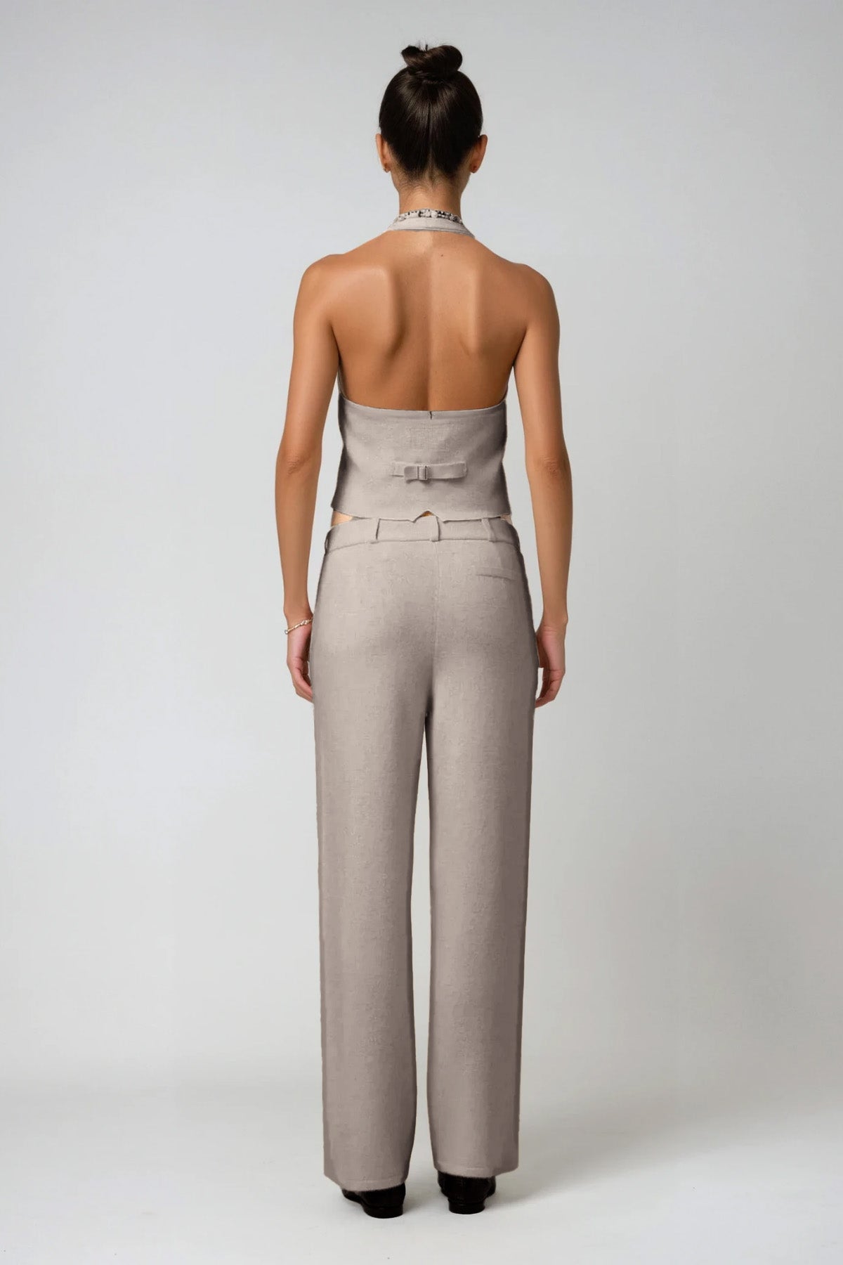 Well Tailored Pants with a Graceful Silhouette