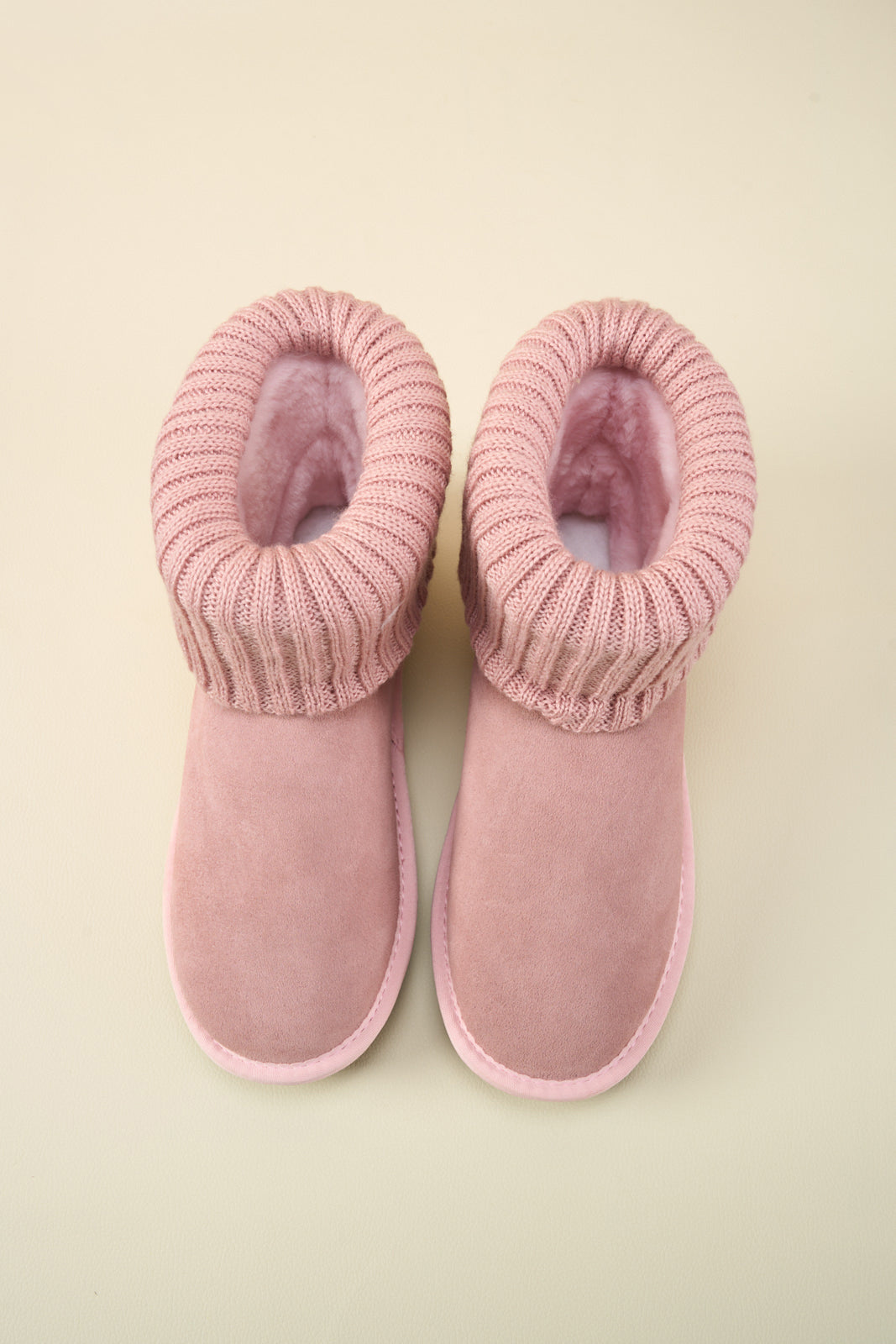 Effortlessly Elegant Boots with a Timeless Design