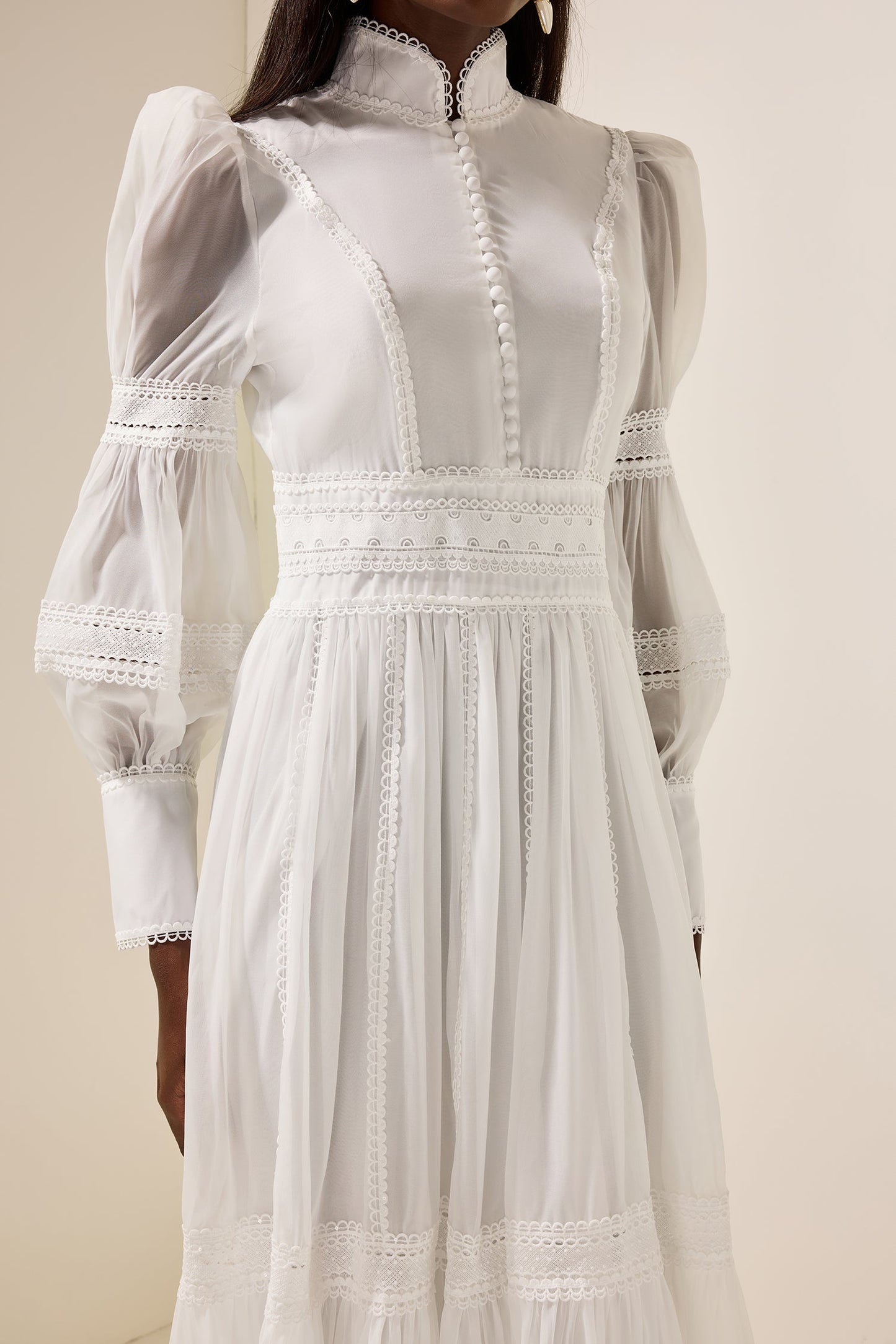 Well Tailored Dress with a Graceful Silhouette