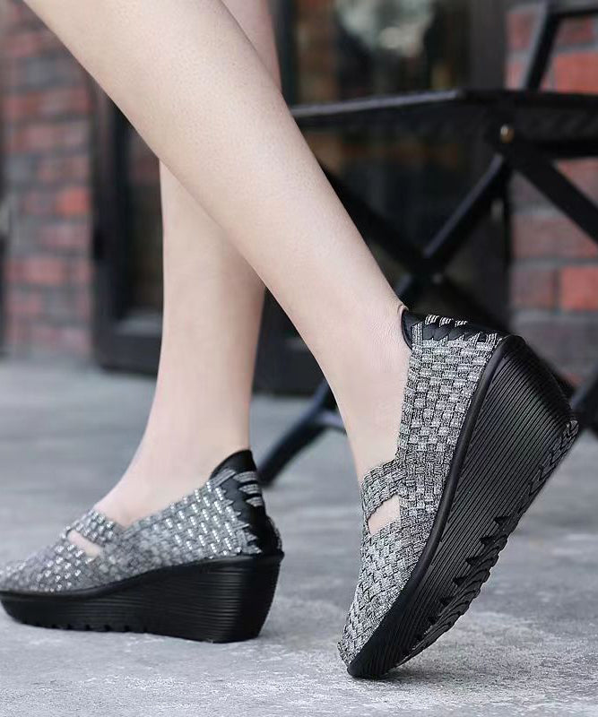 Effortlessly Elegant Heels with a Timeless Design