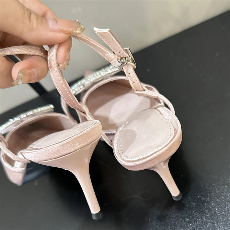 Effortlessly Elegant Heels with a Timeless Design