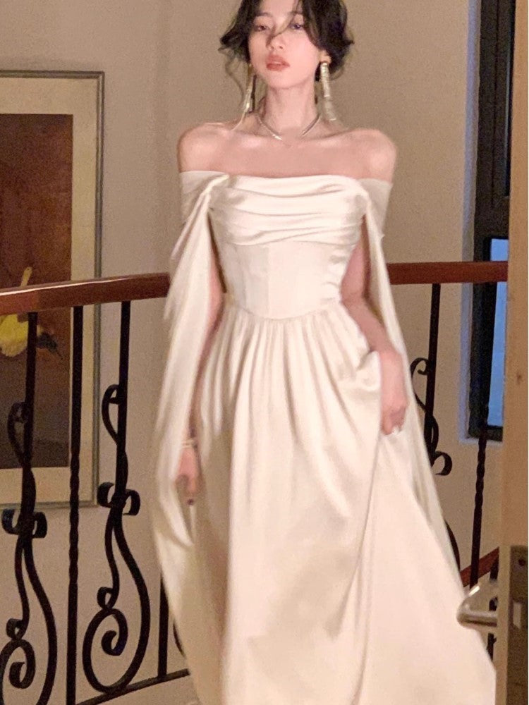 Effortlessly Elegant Dress with a Timeless Design
