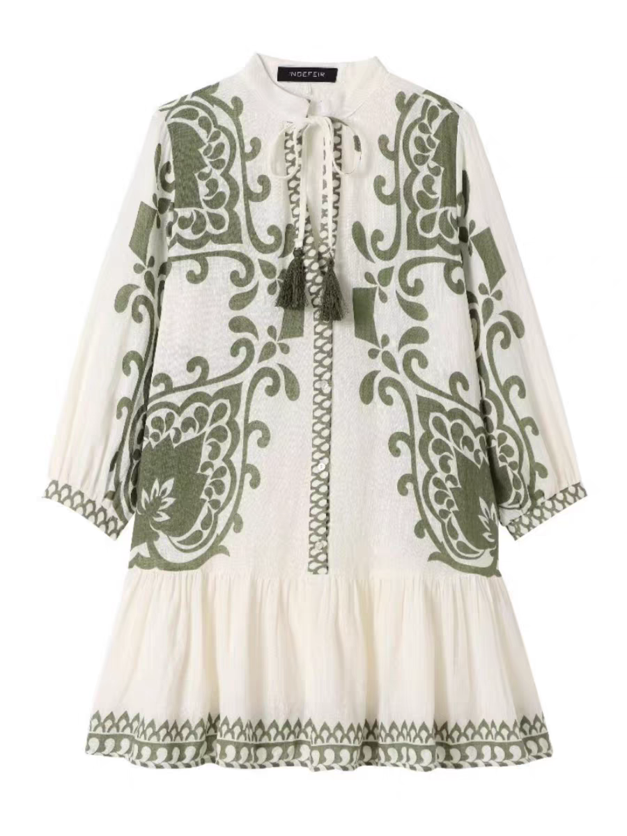 Classic Vintage Dress with a Flattering Fit