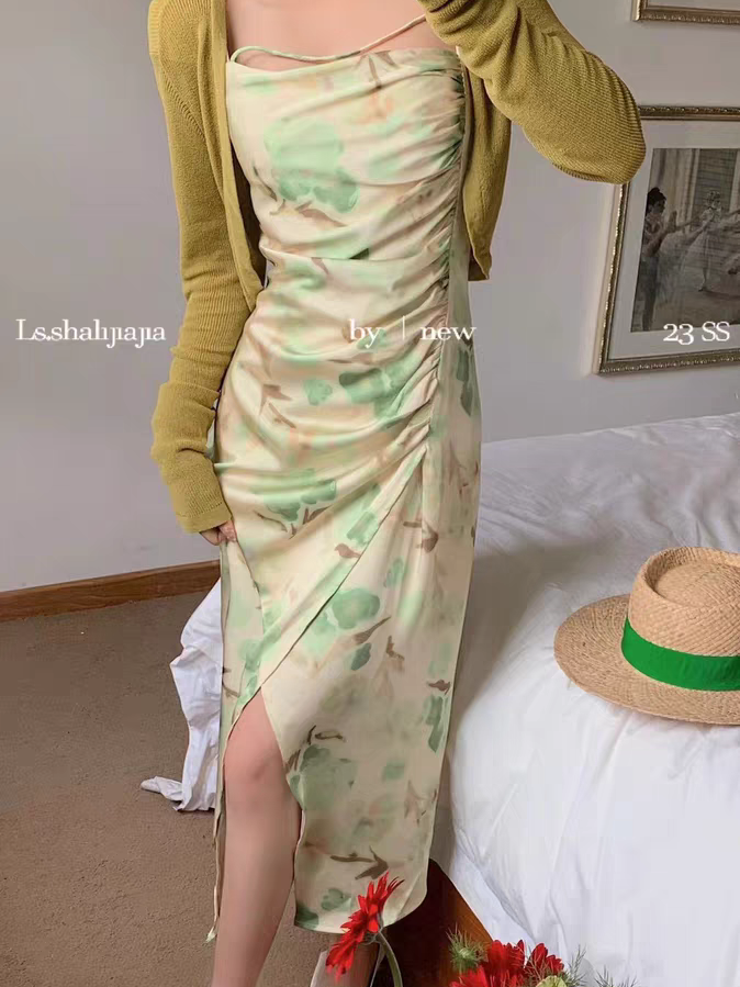 A Vintage Style Dress with Delicate Timeless Details