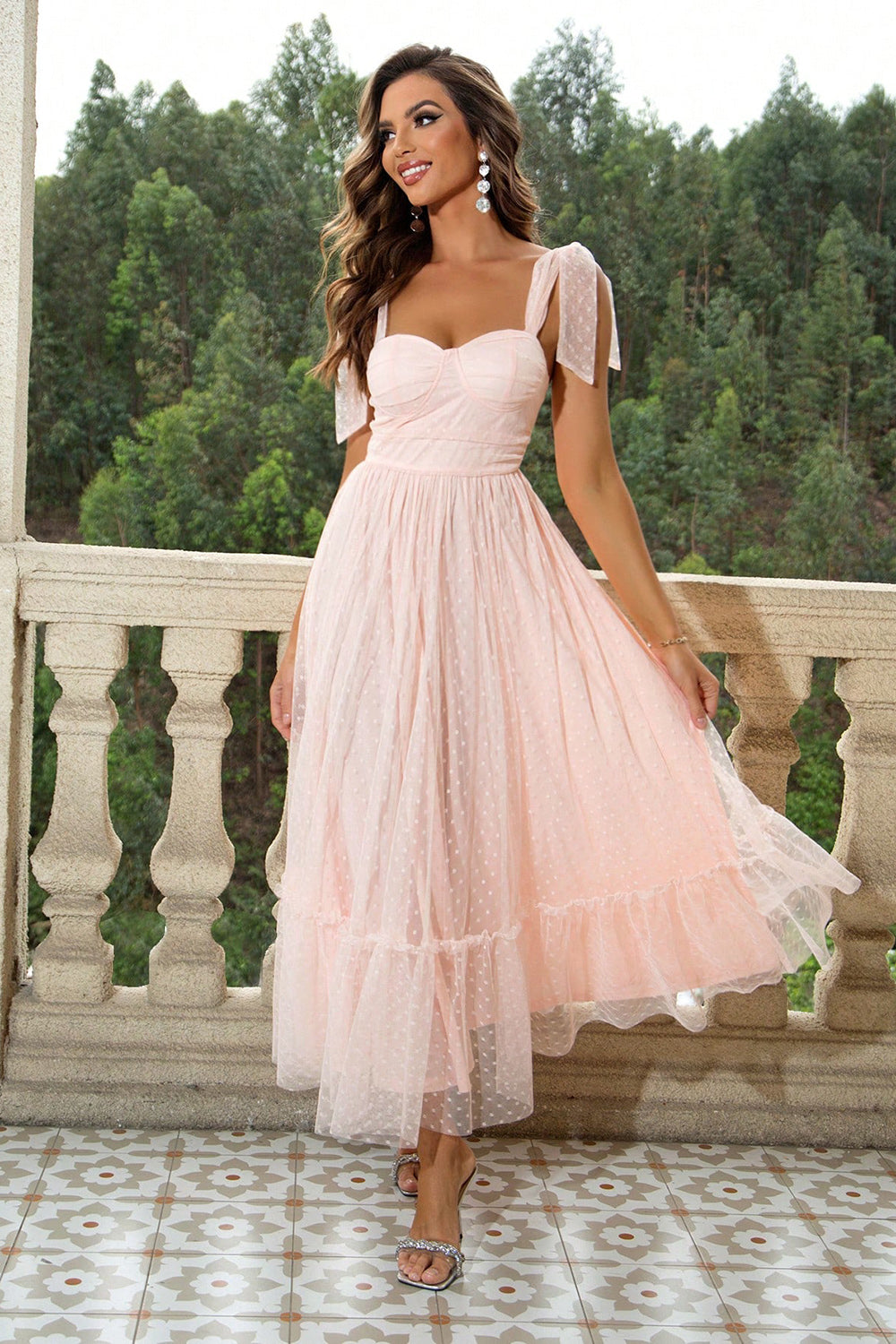 Well Tailored Dress with a Graceful Silhouette